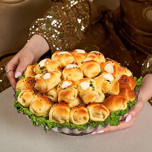 Fatayer bowl - Fatayer Bowl – 36 Pieces** 🥟🌙
 
 A delicious assortment of **savory pastries** featuring:
 
 * Pizza
 * Feta Cheese
 * Cream Cheese
 
 Perfect for **Ramadan iftar, family gatherings, and festive occasions