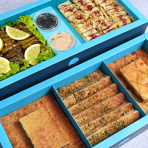 Mix Sukkar Box+Mawajib Salty - Mix sukkar A box of our special products consisting of three flavors mixed with oriental cheese and&nbsp;biscuits,&nbsp;pistachio nuts, dates, and salted caramel.78pcs/920g
Mawajib salty
A box of mixed Mawajib salty containing 65 grape leaves with pomegranate molasses, chicken Mosakhan rolls with sumac,