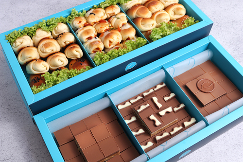 MIX DULCY + FATAYER - MIX DULCY  60 pieces of delicious chocolate in three distinct Flavors&nbsp;(Dulce Square, Oreo Biscuit, Kinder Dulce) and suitable for all Gatherings and occasions.&nbsp; 1000g
 
  FATAYER :&nbsp;A box of 36 small pieces of delicious pies with a selection of carefully selected flavors’Carrot cheese, cheese olives mix, Pizza