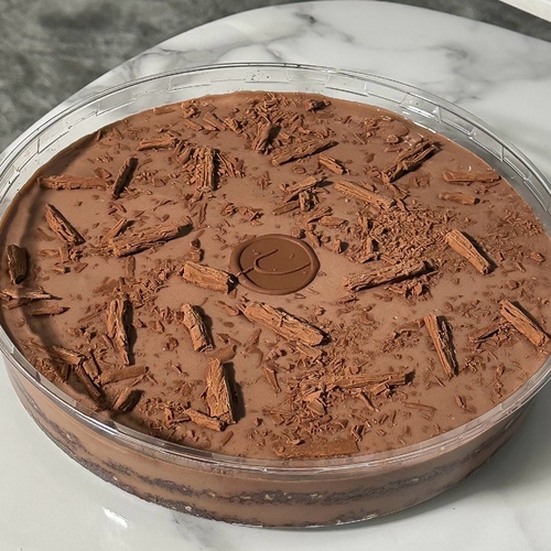 Big Flake - A rich layer of flakes mousse and chocolate brownies cake covered with flakes slices