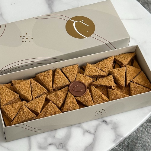 CARAMEL BISCUITS BOX