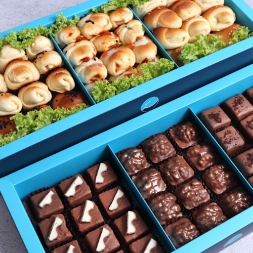 Brownie Bites + Fatayer - Brownie 
 Brownie , kinder, Caramel, walnut , almond , honey, pecan & chocolate 
 FatayerA box of 36 small pieces of delicious pies with a selection of carefully selected flavors’Carrot cheese, cheese olives mix, Pizza