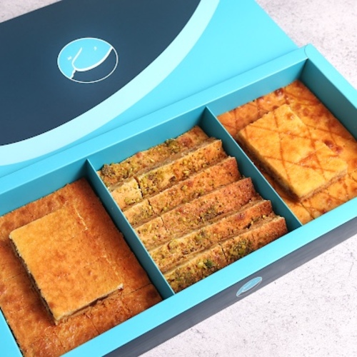 Mix Sukkar Box 78pcs/.920g - A box of our special products consisting of three flavors mixed with oriental cheese and&nbsp;biscuits,&nbsp;pistachio nuts, dates, and salted caramel.