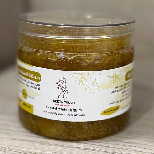 crystal white soap 400 ml - ⸻✨ صابونية crystal white بحليب اللوز واللبان الحوجري والزعفران  والرز ✨مصنوعة من الصفر – للوجه والجسم
فوائدها:• تغذية وترطيب عميق بفضل حليب اللوز• شدّ وتجديد البشرة من اللبان الحوجري العماني.• إشراقة وتفتيح لطيف بالزعفران.• تنعيم وتصفية من بودرة الأرز.• مناسبة للاستخدام اليومي ولجميع أنواع البشرة.
الاستخدام:ترغّى برفق على البشرة وتترك لأكثر من دقيقة ثم تُشطف جيدًا ، تستخدم يوميا .