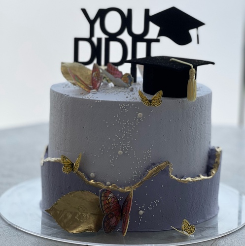 graduation - 7 inches chocolate or vanilla