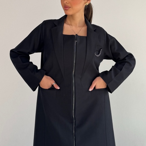 B26-01 - قطعه مميزة نضيفها لمجموعة البليزر الاليقنت ،، اللون اسود كذاب مايل لرمادي غامج ،، الخام سبيشل لهالعبايه صيفي وشتوي ومبطنه اكيد ،، سحاب مميز يعطي القطعه فخامة مع سلسلة جانبيه ،،ملاحظه: اللون اسود كذاب يميل للرمادي الغامقملاحظة: السحاب مقاس واحد لمنتصف الساق والباقي مبطلاذا حابه تسكرينه بيتسكر بطباقي واحد اضافي والرجاء كتابة الملاحظة👍🏻