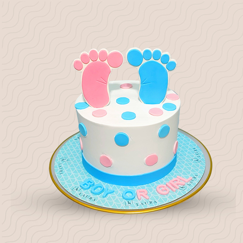 Baby Cake Boy Or Girl - Red Velvet Cake, Chocolate Flavor, Vanilla Flavor, Cream Cheese Frosting, 6 Inch, Serves 6 To 8 Persons, note Choose the color of the filling inside the cake, blue or pink and preparation time 55 minutes.