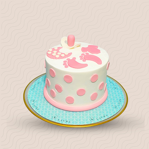 Baby Girl Cake - Red velvet cake, chocolate flavor, vanilla flavor, cream cheese frosting, 6 inches, enough for 6 to 8 people and preparation time 55 minutes.