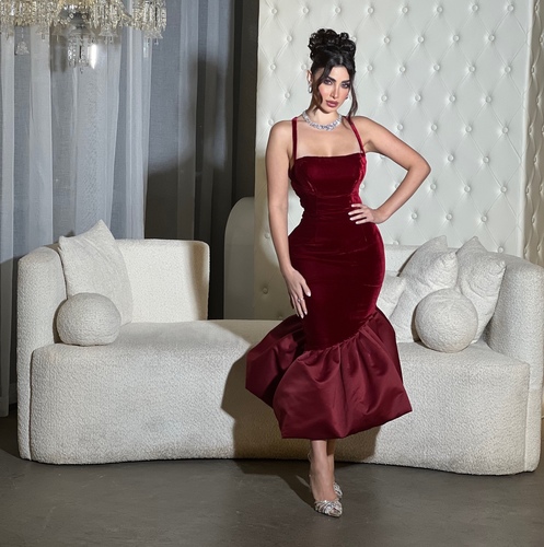 Marron Velvet - Please write the measurements with the date of the event.
 Size ChartSizeUKBustWaistHipsXXS631.522.833.8XS832.324.435.4S1033.92637M1235.427.538.6L1437.83041XL1640.1532.343.3XXL1842.534.645.7All measurements are represented in inches.
Please refer to our size chart before placing an order