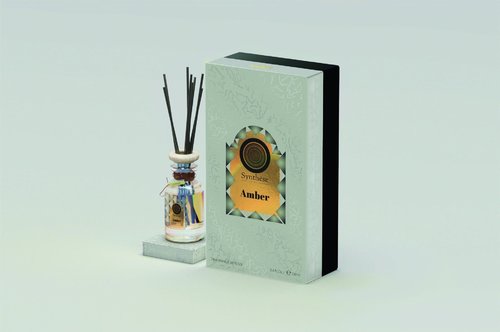 Amber Reed Diffuser 100 ML - Home Diffuser Amber
  
Synthese Niche Home
 continues to add new products to thier special pieces.
 
HOME FRAGRANCE AMBER has been specially designed for your living space.
 
It has a magnificent aura thanks to its stylish accessory attached to a leather cap, its wooden sheath and the fiber bar carefully selected for you.
 
From the moment you open the magic cover, you will feel the passion of the fragrance. The theme of this special breeze is WARMTH, BREEZE and PASSION.
 
The musk you will feel deeply 
afterwards will give you and your guests a warm feeling.

 INGREDIENTS
AMBER -MISK - VANILLA - WARM SPICES