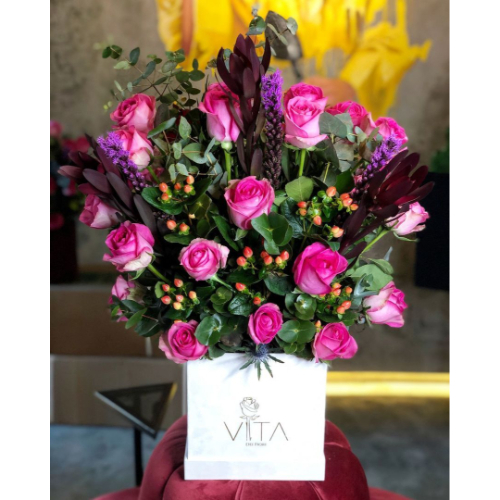 Torino 2 - White box contains Fucia Roses roses and other kind of flowers
H: 50
W:30