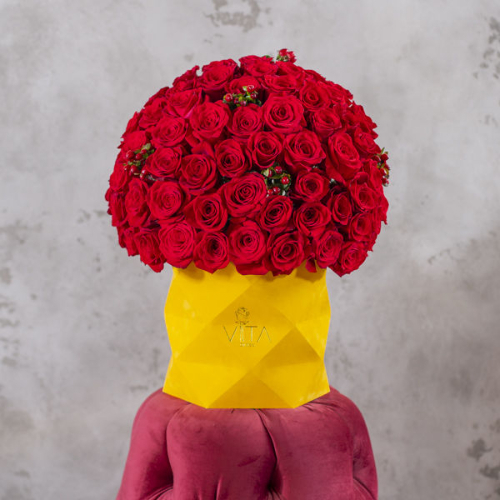 Vita Dei Fiori - Terni - 3D Box yellow Color Contains red roses and abericome red
Height 50
width 38