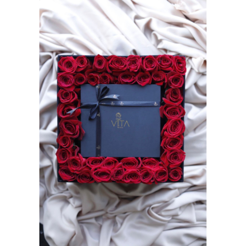 Package Patchouli and amber - large black box contains red roses and middle diffuser