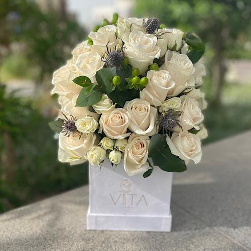 Pisa White - white box contains mixed flowers H: 35 cm w: 22 cm