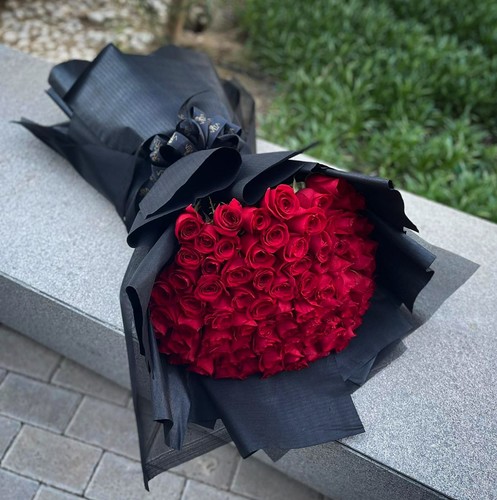 zayra - hand bouquet contains 50 red roses and black wrapping