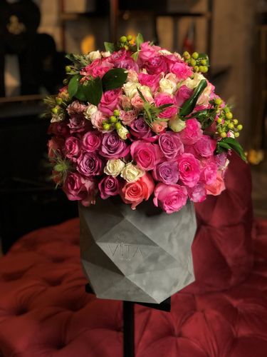 Taranto - 3D box grey contains mixed roses H : 50  W: 45