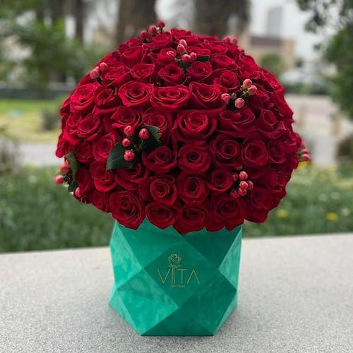 Foggia - 3D Box tiffany Color Contains red roses and abericome red
Height 50
width 38