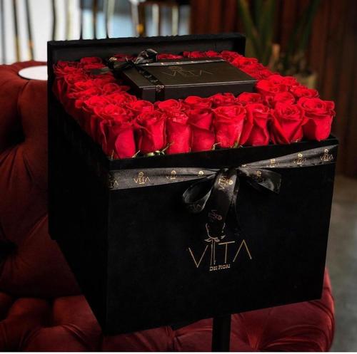 blacky - black box contains red roses with middle choco