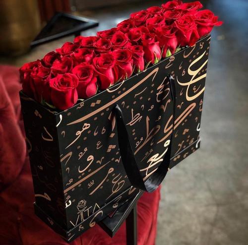 arabic - arabic box contains red roses