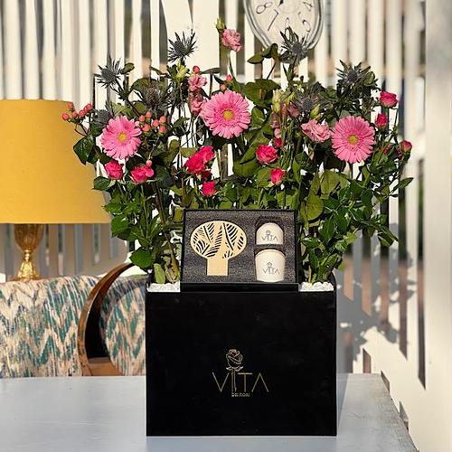 Vita Dei Fiori - essi - black box contains green leaves,baby roes pink,fucia,leisantus and in the middle box contains diffuser and candle  
 H: 70  W: 35