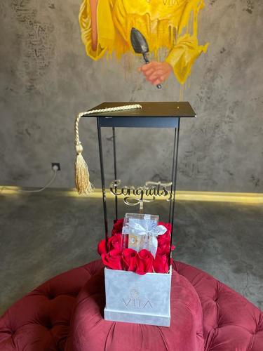 White Gradu - Whit box contains red roses and middle ,money box with graduations hat 
 Note: you can add the money amount or you can take the box empty