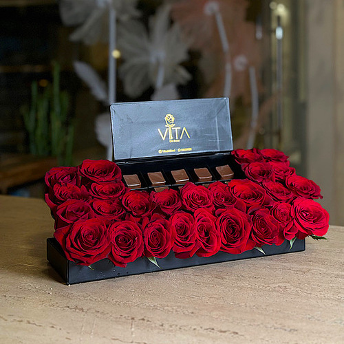 Trophy - Black tray contains red roses with a box of chocolates. H : 15 W : 30