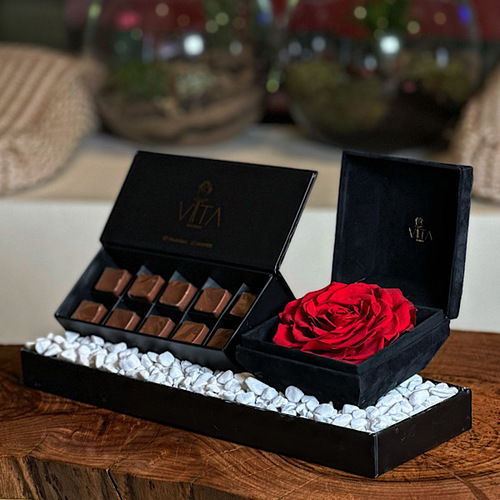 Vita Dei Fiori - Arnon - Black tray contains red preserved flower with box of chocolate.  H : 10 W : 30