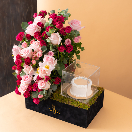 huk - This bouquet contains roses and baby roses with a cake. Height: 65 Width: 40