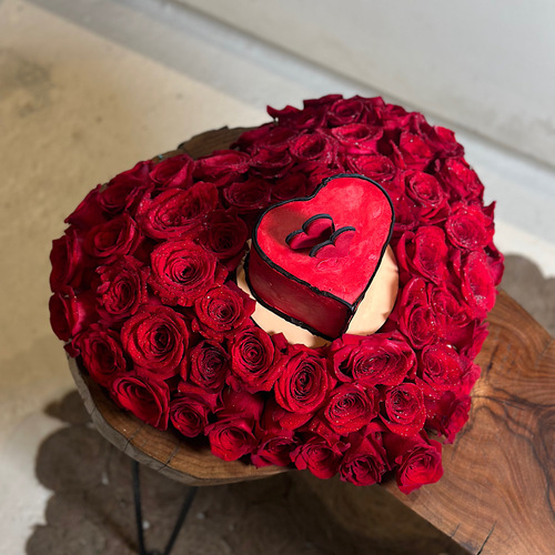 Blooming Heart - Hear shape of red roses with cake in heart shape.Height: 12Width: 35
