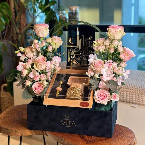 Ghror - Black box contains pink roses pink baby orchid green leaves with box containing mubkahr charcoal handle box for bakhor Height: 60 Width: 40