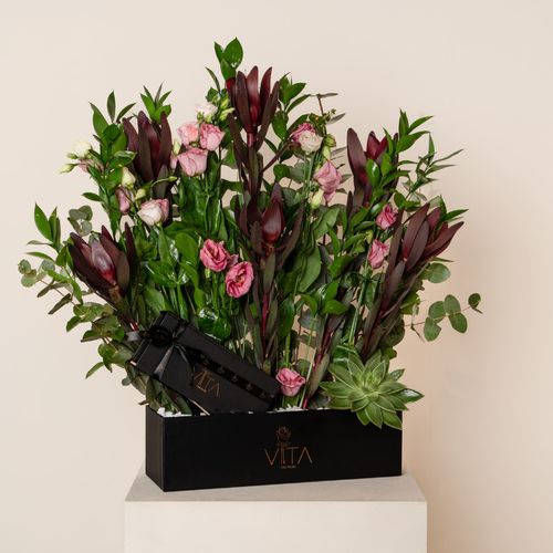 Vita Dei Fiori - Yum - Black box that contains safar brown, purple astoma, pink anthurium, green leaves, succulent, and a box of chocolates. H : 70 W : 40