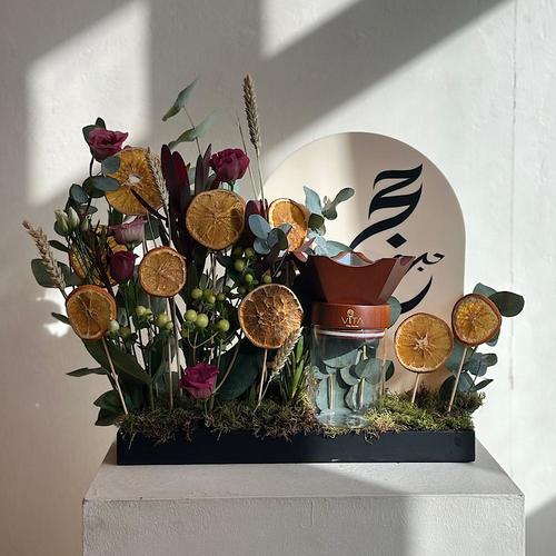 Serres - A tray elegantly filled with safari, hypericum and dried fruits with mubkhar with an empty space down to place the bakour, box of chocolates and a home fragrance spray and acrylic hajj topper. Height: 40 Width: 20