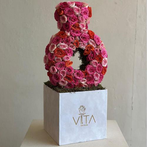 cercei - A white box contains ring-shaped flowers fuchsia, orange and pink baby roses. Height: 60 Width: 25