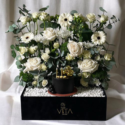 Rimini - A bouquet containing roses, gerberas, and chrysanthemums, hypericum, arranged beautifully in a box with a cake. Height: 55 cm Width: 40 cm