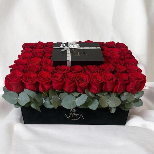 Prussia - A black box that contains red roses and chocolates. Height: 30 Width: 40