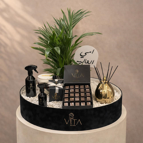 Love for Mom - A round&nbsp; box contains Butterfly Palm, a 250ml diffuser with a Scandal perfume oil, arranged beautifully. with a cake home fragrance and a topper Height: 50 cm Width: 40 cm