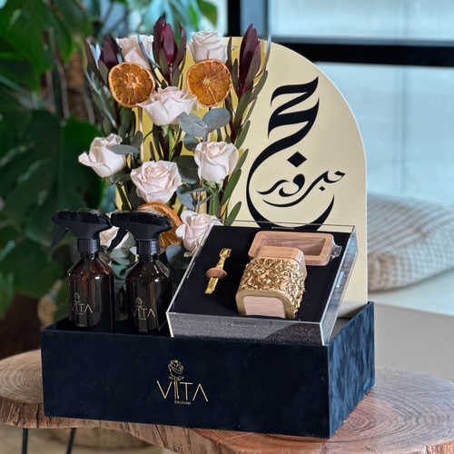lobby - Black box contains packages of mubkahr and hanger and box to put the bakhor , mixed flowers with 2 spray purfume