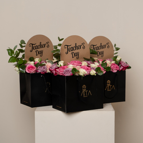 cove - 3 pcs of black bag contains pink purple roses, green leaves with a stand of teachers day.