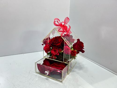 Alreif Holandi - Love 5 - Acrylic box with red roses, red ribbon and vegetables