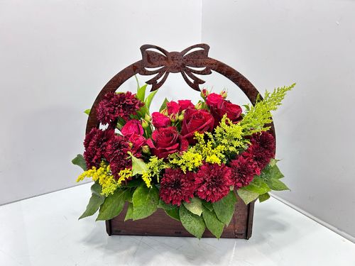 Love 17 - Red rose
  flower box with vegetables