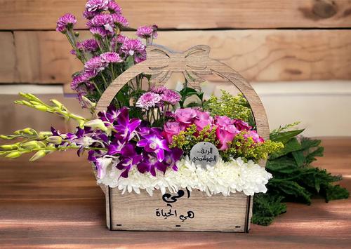 mother 10 - box with
  a group of elegant flowers with writing on the box