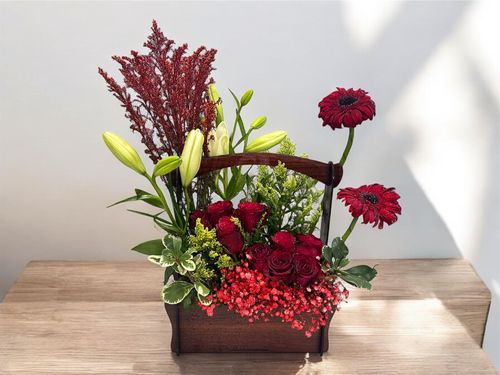 LOV15 - Wooden
  box with a bunch of natural flowers