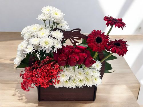 LOV 16 - Wooden
  box with a bunch of natural flowers