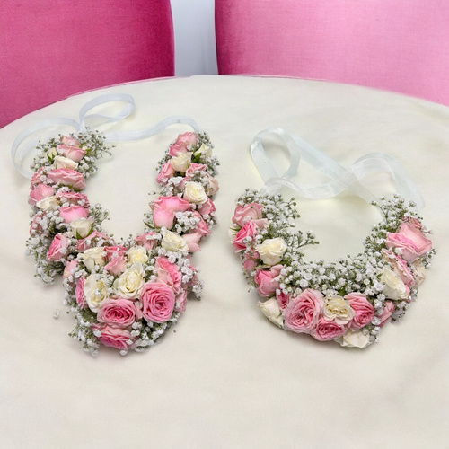 Toge 2 - Tiara
  with collar, gypsophila flowers with baby rose