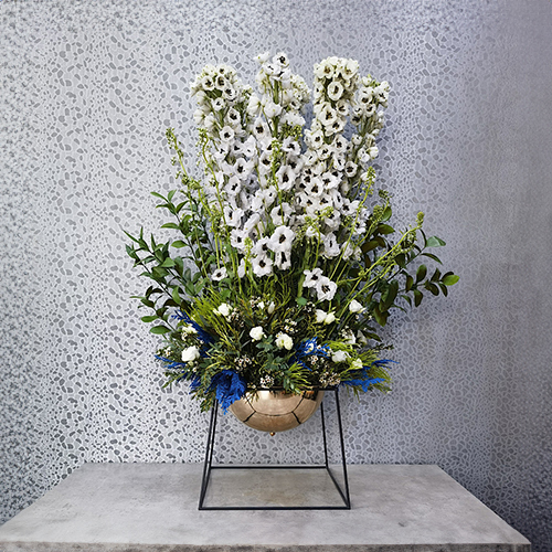 Lysander - Height: 110 cm
Width: 90 cm

This stand contains delphinium flowers.