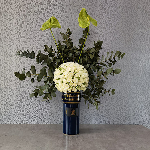 Brenna II - Height: 75 cm
Width: 50 cm

A vase containing baby roses flowers and anthurium and eucalyptus.