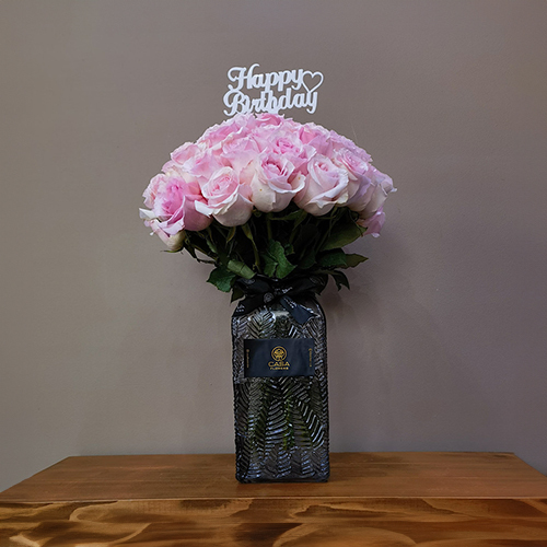 Annora Pink - Height: 40 cm
Width: 35 cm
 This vase is filled with rose flowers.