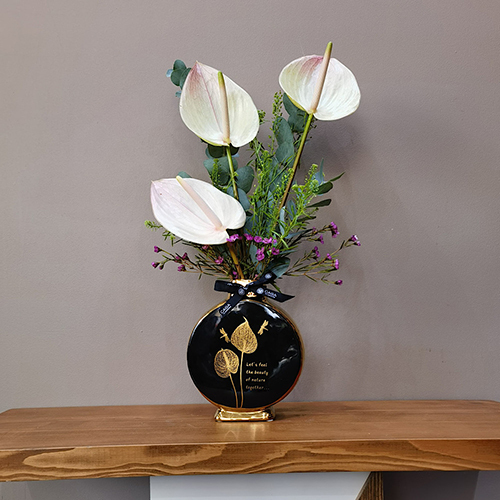 Nefeli - Height: 60 cm
Width: 30 cm

This vase contains anthurium flowers.