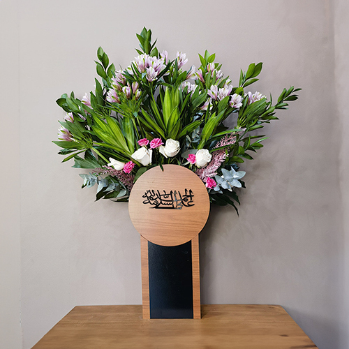 Valerie - Height: 100 cm
Width: 70 cm

This box contains alstroemeria flowers and roses.