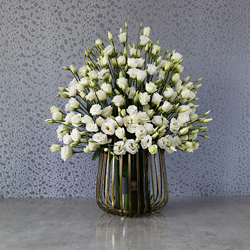 Ledoux 2 - Height: 65 cm
Width: 50 cm

This vase contains lisianthus flowers.